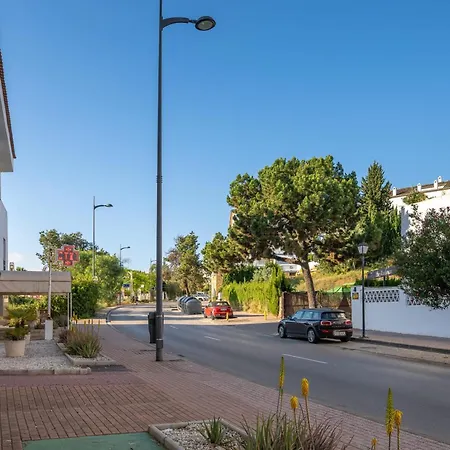 Apartamento Charming 1-bedroom Walk To Puerto Banus! *