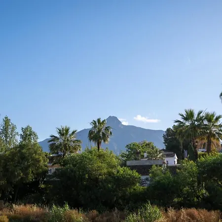 Apartment Charming 1-bedroom Walk To Puerto Banus! *