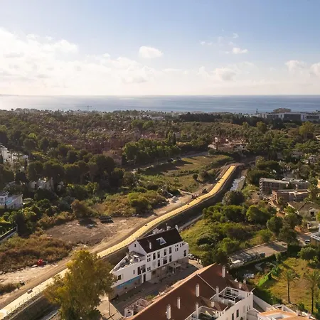 Apartment Charming 1-bedroom Walk To Puerto Banus! Marbella