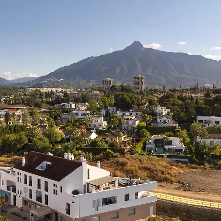 Charming 1-bedroom Walk To Puerto Banus! *