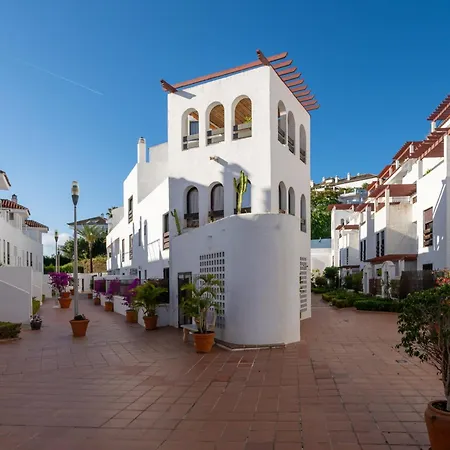 Apartment Charming 1-bedroom Walk To Puerto Banus! Marbella