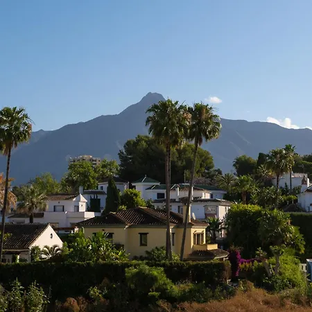 Charming 1-bedroom Walk To Puerto Banus! *
