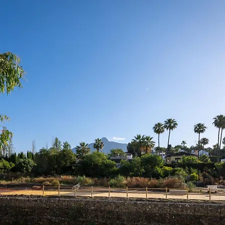 Charming 1-bedroom Walk To Puerto Banus!