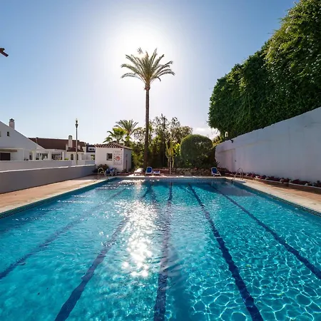 Charming 1-bedroom Walk To Puerto Banus! Apartment Marbella
