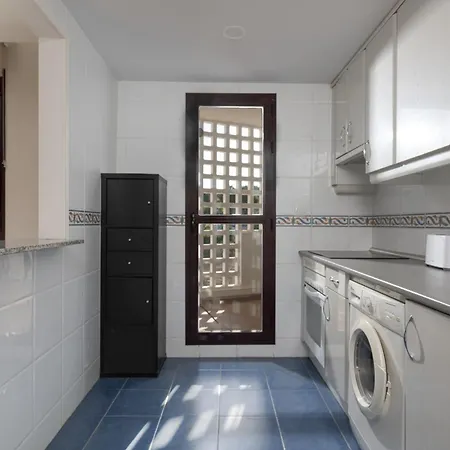 Charming 1-bedroom Walk To Puerto Banus!